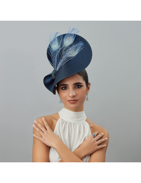Tocado de boda azul marino con plumas de pavo real azul - Pamelas y Tocados para madrinas - 2