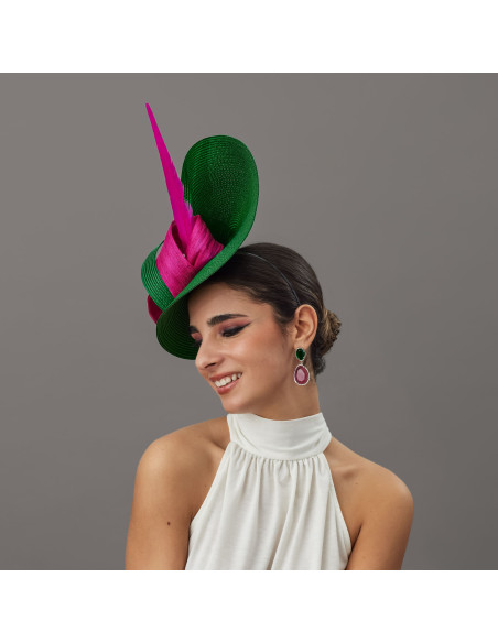 Tocado verde esmeralda con pluma rosa - Pamelas y Tocados para madrinas - 2