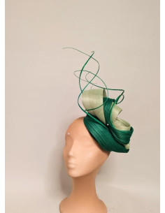 Elegante tocado de boda pequeño verde para madrina boda de tarde - Pamelas y Tocados para madrinas - 1