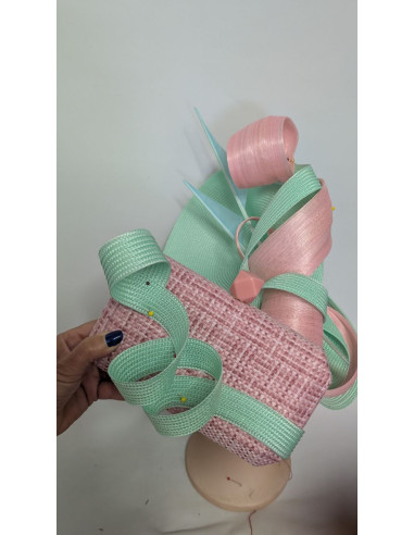 Tocado verde agua con lazada rosa y bolso rosa con lazada verde agua - Pamelas y Tocados para madrinas - 2