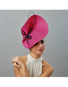 Tocado rosa y negro con plumas sencillo para invitada de boda - Pamelas y Tocados para madrinas - 1 2