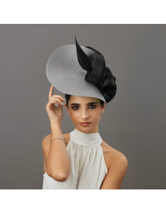 Tocado de boda gris y negro para invitada con plumas - Pamelas y Tocados para madrinas - 2