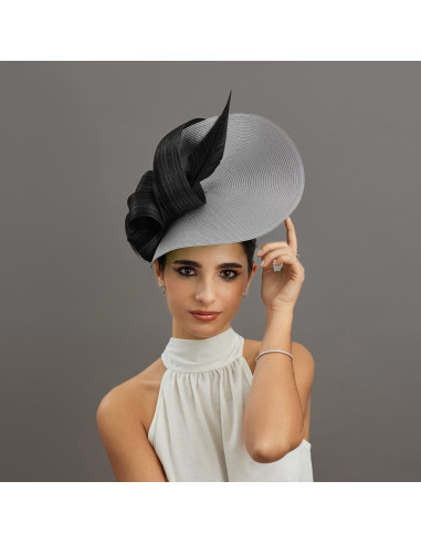 Tocado de boda gris y negro para invitada con plumas - Pamelas y Tocados para madrinas - 5