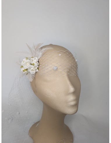 Tocado personalizado blanco de novia con velo flores y plumas - Tocados de novia - 2
