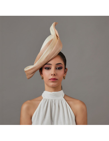 Elegante sombrero para madrina de boda de boda beige - Pamelas y Tocados para madrinas - 2