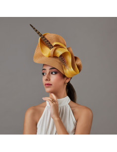 Elegante tocado para invitada de boda dorado y camel - Pamelas y Tocados para madrinas - 3 2
