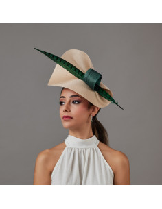 Tocado beige y verde para madrina de boda - Pamelas y Tocados para madrinas - 1