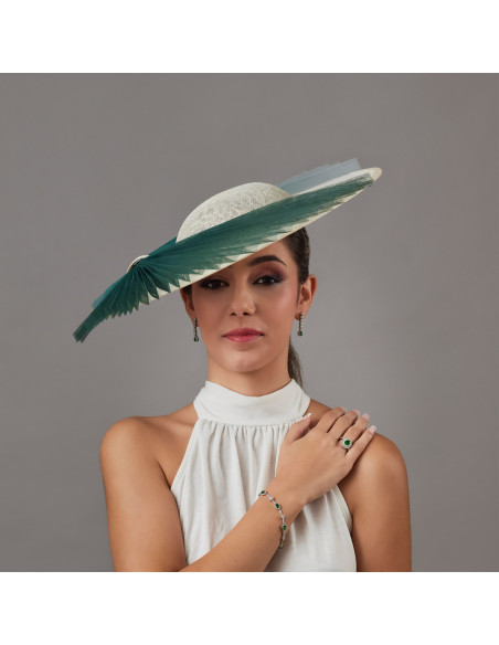 Pamela para madrina de boda beige con gran lazo verde - Pamelas y Tocados para madrinas - 2 Pamela para madrina de boda beige con gran lazo verde - Pamelas y Tocados para madrinas - 2