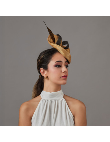 Elegante Tocado madrina de boda marrón y dorado plumas - Pamelas y Tocados para madrinas - 3