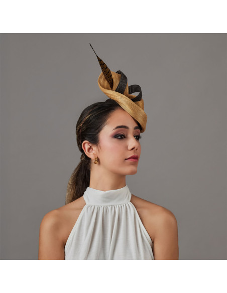 Elegante Tocado madrina de boda marrón y dorado plumas - Pamelas y Tocados para madrinas - 3 Elegante Tocado madrina de boda marrón y dorado plumas - Pamelas y Tocados para madrinas - 3