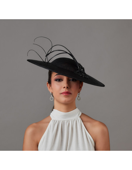 Elegante sombrero negro con plumas invitada de boda - Pamelas y Tocados para madrinas - 2