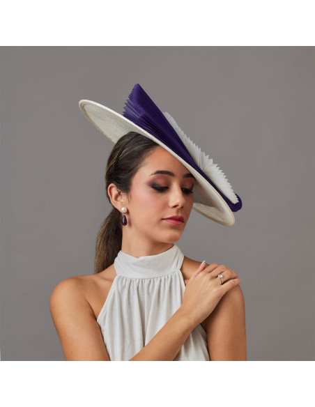 Elegante sombrero invitada de boda blanco y morada - Pamelas y Tocados para madrinas - 3 Elegante sombrero invitada de boda blanco y morada - Pamelas y Tocados para madrinas - 3