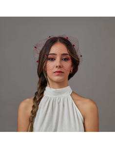 Tocado sencillo para invitada boda con velo granate - Pamelas y Tocados para madrinas - 1
