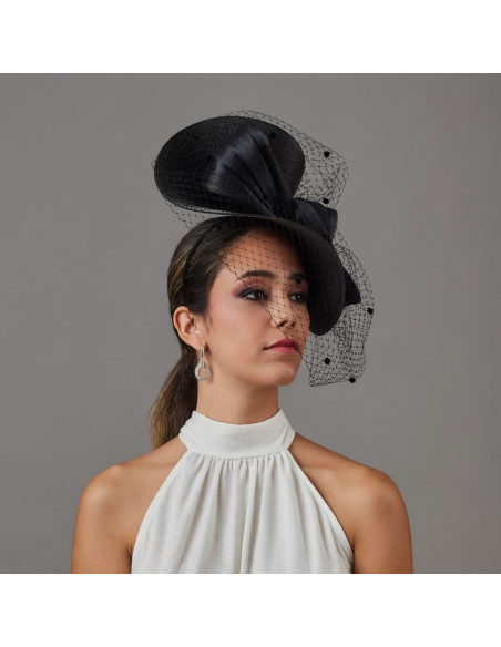 Elegante tocado de boda negro con velo y lazada - Pamelas y Tocados para madrinas - 1