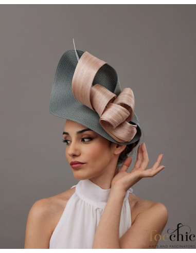 Elegante Tocado invitada de boda gris y rosa nude con plumas - Pamelas y Tocados para madrinas - 4