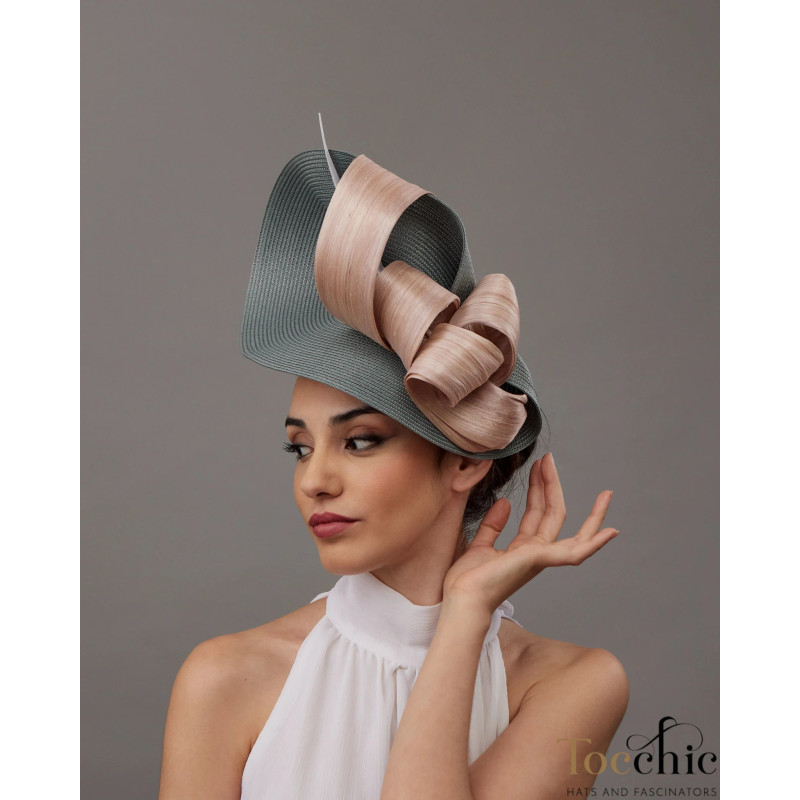 Elegante Tocado invitada de boda gris y rosa nude con plumas - Pamelas y Tocados para madrinas - 4 Elegante Tocado invitada de boda gris y rosa nude con plumas - Pamelas y Tocados para madrinas - 4