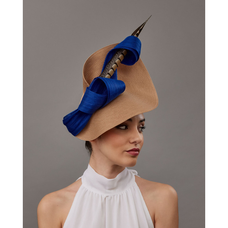 Tocado invitada perfecta beige y azul añil con plumas - Pamelas y Tocados para madrinas - 4