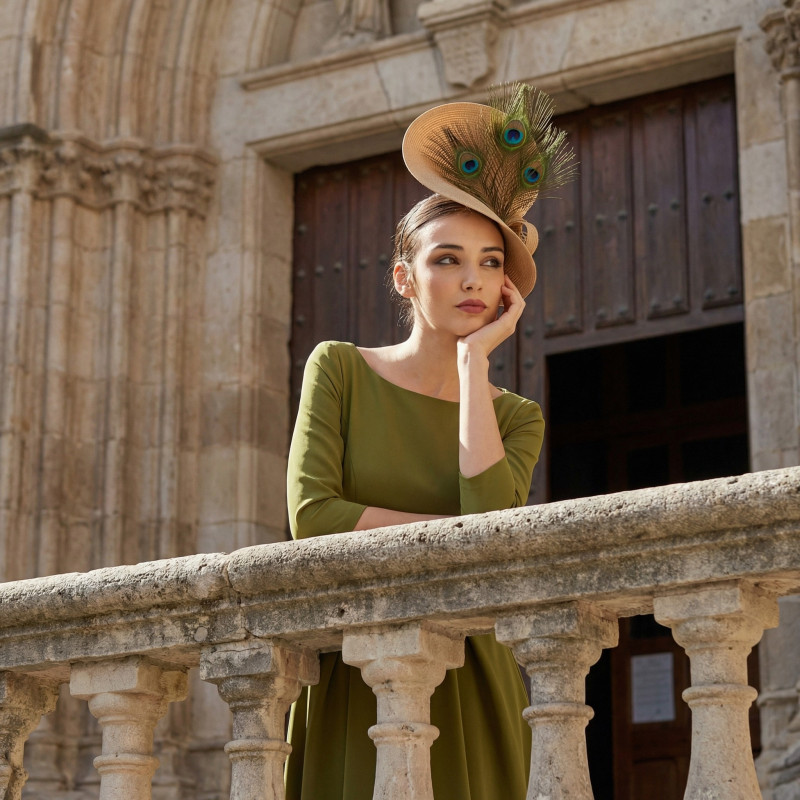 Elegant Beige fascinator hat for woman with Peacock feathers - Woman hats for the Horse races - 1