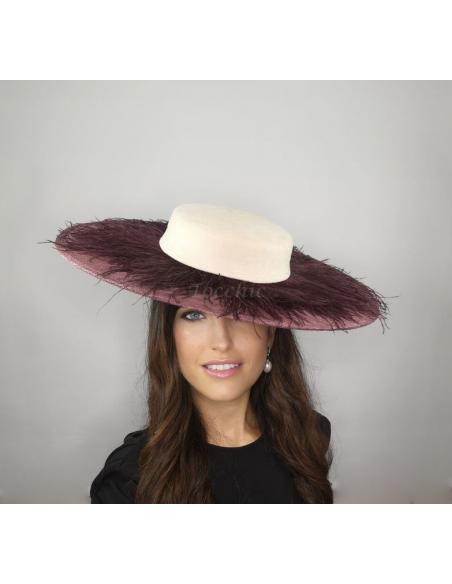 Elegante Pamela de boda granate y beige con plumas - Pamelas y Tocados para madrinas - 7 Elegante Pamela de boda granate y beige con plumas - Pamelas y Tocados para madrinas - 7