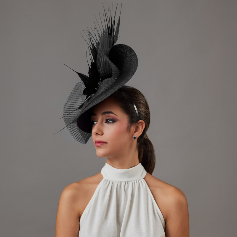 Elegante Tocado para madrina de boda negro con plumas - Pamelas y Tocados para madrinas - 3 Elegante Tocado para madrina de boda negro con plumas - Pamelas y Tocados para madrinas - 3