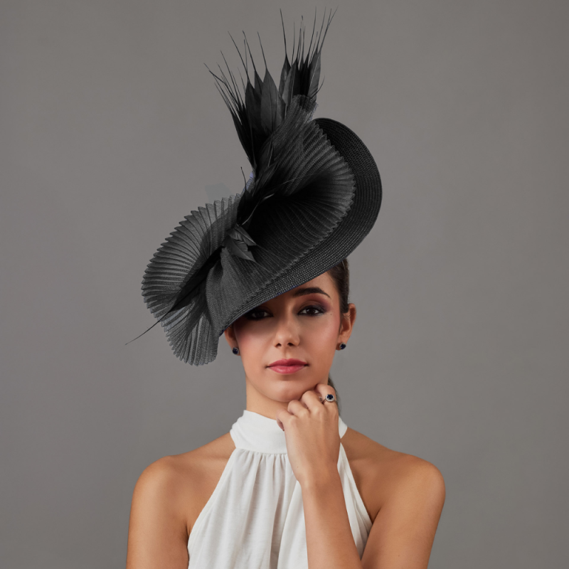Elegante Tocado para madrina de boda negro con plumas - Pamelas y Tocados para madrinas - 1