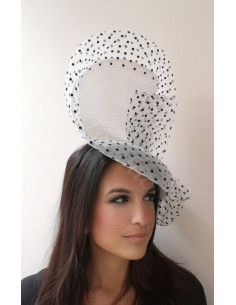 Original tocado de boda blanco y negro - Pamelas y Tocados para madrinas - 1 2