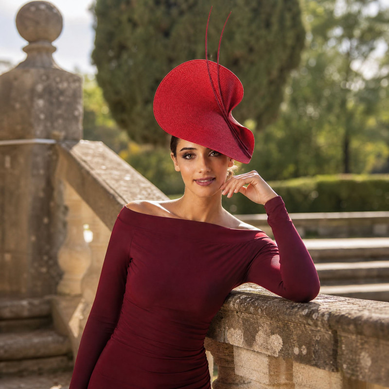 Elegante tocado para madrina de boda boda granate y rojo - Pamelas y Tocados para madrinas - 5 Elegante tocado para madrina de boda boda granate y rojo - Pamelas y Tocados para madrinas - 5