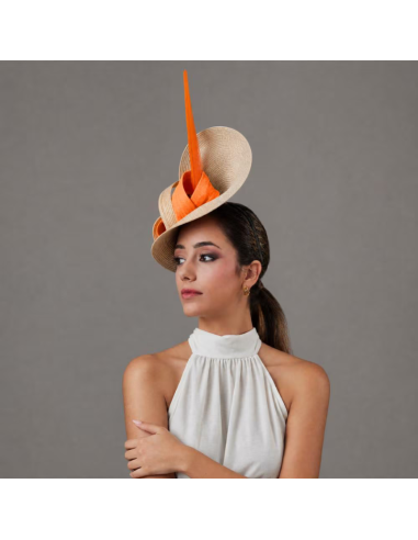 Original sombrero madrina de boda beige con pluma naranja - Pamelas y Tocados para madrinas - 3