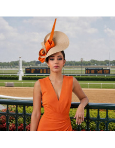 Original sombrero madrina de boda beige con pluma naranja - Pamelas y Tocados para madrinas - 1 2