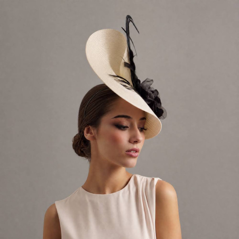 Elegante Tocado de boda para invitada - Pamelas y Tocados para madrinas - 3 Elegante Tocado de boda para invitada - Pamelas y Tocados para madrinas - 3