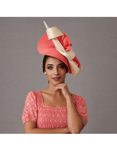 Tocado de boda coral y crudo para madrina de boda elegante - Pamelas y Tocados para madrinas - 2