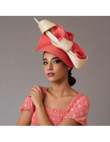 Tocado de boda coral y crudo para madrina de boda elegante - Pamelas y Tocados para madrinas - 3