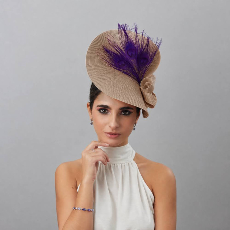 Tocado de boda para invitada perfecta beige y morado - Pamelas y Tocados para madrinas - 1