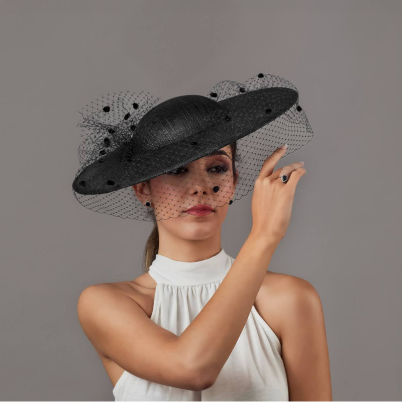 Pamela de boda negra para invitada perfecta - Pamelas y Tocados para madrinas - 4 Pamela de boda negra para invitada perfecta - Pamelas y Tocados para madrinas - 4