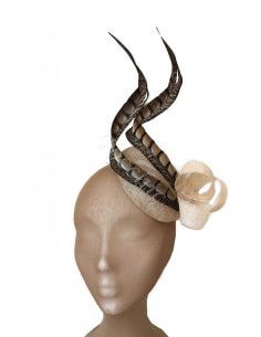Tocado beige de boda con plumas - Pamelas y Tocados para madrinas - 1