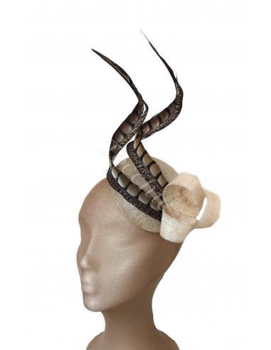 Tocado beige de boda con plumas - Pamelas y Tocados para madrinas - 3