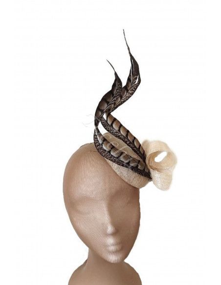Tocado beige de boda con plumas - Pamelas y Tocados para madrinas - 4