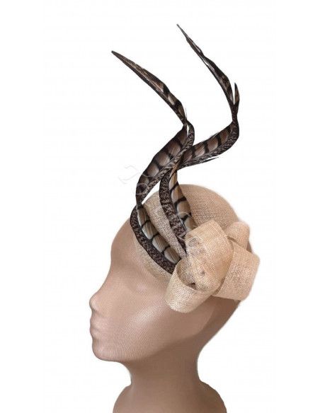 Tocado beige de boda con plumas - Pamelas y Tocados para madrinas - 5